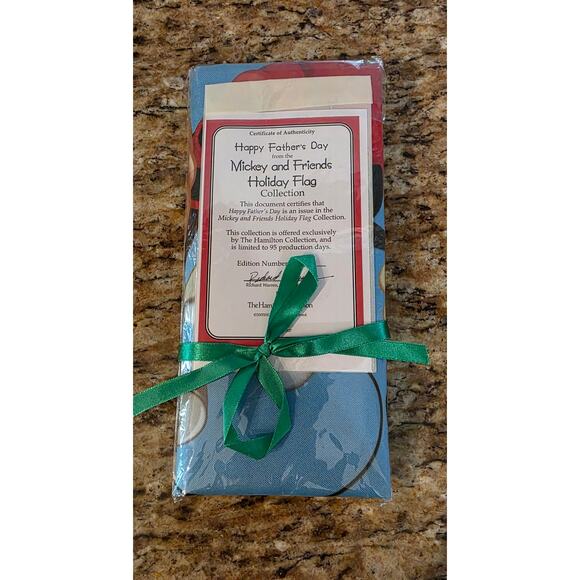 Hamilton Collection Mickey & Friends Flag 2005 HAPPY FATHERS DAY DAD 28x40 NWT - Picture 2 of 3